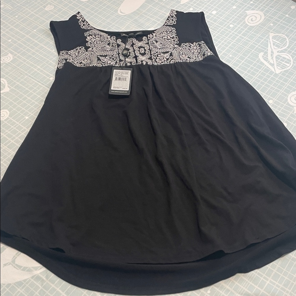 Adrianna Papell Black and White Embroidered Blouse